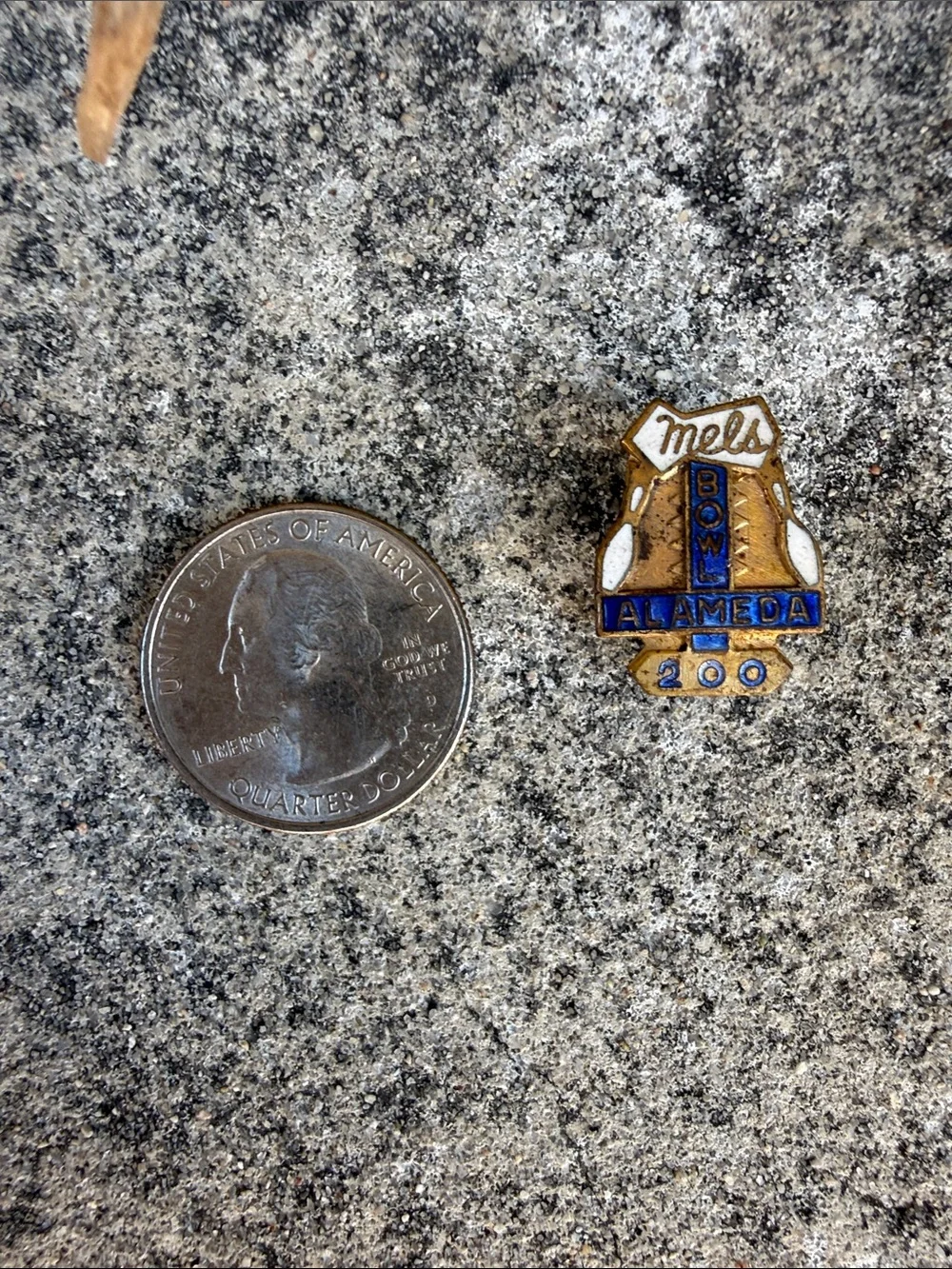 Mel's Bowl Alameda 200 Vintage Enamel Pin - Blue & Gold